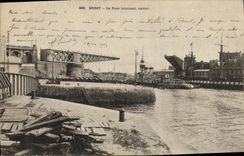 CPA Brest Le Pont tournant ouvert Bateau