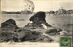 VINTAGE POSTCARD Pornichet Cliffs and the Beach Children