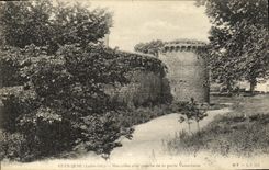 CPA Guerande Murailles cote gauche de la porte Vannetaise