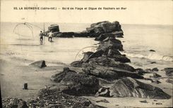 VINTAGE POSTCARD Bernerie Edge of Beach and Dam of Sinning rocks at sea Fishing