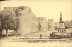 CPA Angers Le Chateau Et La Statue De Roi Rene