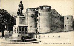 CPA Angers Statue du roi Rene et le chateau