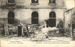 CPA Soissons Interieur de la caserne apres le bombardement Militaria