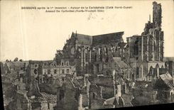 VINTAGE POSTCARD Militaria Soissons War Around the Cathedral