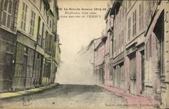 VINTAGE POSTCARD Militaria the Great War Explosino D a shell In a street of Verdun