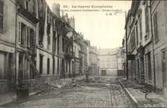 CPA Militaria Guerre La Guerre Europeenne Soissons Maisons bombardees