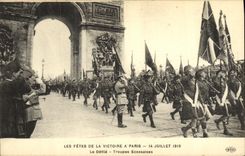 VINTAGE POSTCARD Militaria Paris Festivals Of the Victoire the Procession Scottish Troops
