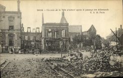 CPA Militaria Paris Un Coin de la Ville d Albert apres le Passage des Allemands