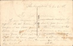 VINTAGE POSTCARD Militaria Soldier the newspaper