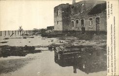 VINTAGE POSTCARD Militaria Ramscapelle Belgium Train station after the bombardment L sets fire to and L flood