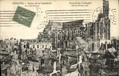 CPA Militaria Soissons Autour de la Cathedrale