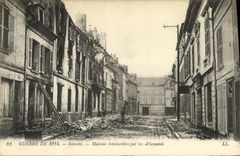 CPA Militaria Guerre De Soissons Maisons Bombardees Par les Allemands