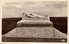 VINTAGE POSTCARD Militaria Douaumont of the Sculptor Descatoire it