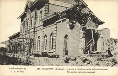 VINTAGE POSTCARD Militaria Nieuport Train station has Resiste the Bombardment partly