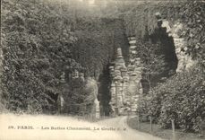 VINTAGE POSTCARD Paris the Chaumont Hillocks the cave