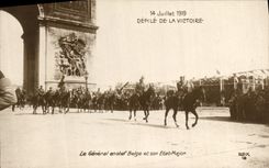 VINTAGE POSTCARD Militaria July Ravelled Of the Victoire the general one as a Belgian chief and his State major
