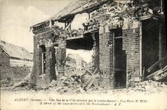 CPA Militaria Albert Une rue de la Ville detruite par le bombardement 