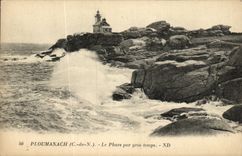 CPA Ploumanch Le Phare par Gros Temps