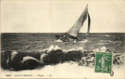 CPA Saint Brieuc Vagues Bateau