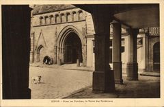 CPA Dinan Sous les Porches la Porte des Cordeliers