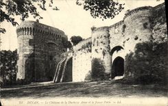 CPA Dinan Le Chateau de La Duchesse Anne et la Fausse Porte