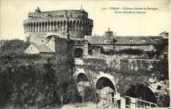 CPA Dinan Chateau d Anne de Bretagne Porte d entree du donjon 