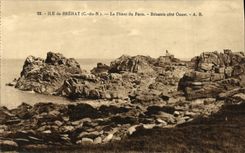 VINTAGE POSTCARD Island of Brehat the Lighthouse of the Peacock Breaking west coast