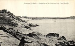 CPA Tregastel La Roche en Tire Bouchon et la Plage Blanche