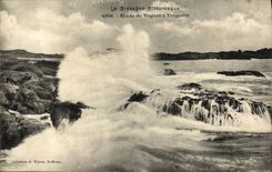 CPA La Bretagne Pittoresque Etude de Vagues a Tregastel