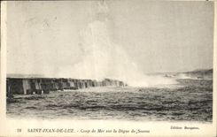 CPA Saint Jean De Luz Coup de Mer Sur la Digue de Soccoa