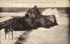 CPA Biarritz Le Rocher de la Vierge par gros temps
