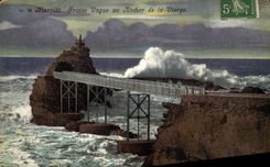 CPA Biarritz Grosse Vague au Rocher de la Vierge