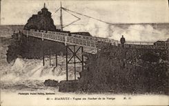 CPA Biarritz Vague au Rocher de la Vierge