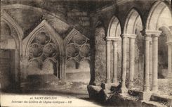CPA Saint Emilion Interieur des Cloitres de L Eglise Collegiale