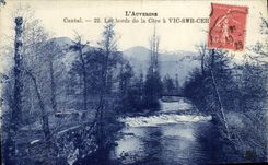 CPA Cantal Vic sur Cere Les Bords de la Cere