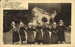 VINTAGE POSTCARD In Auvergne a merry band Folklore