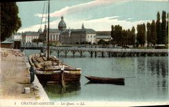 VINTAGE POSTCARD Gontier Castle the Quays Boat