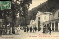 VINTAGE POSTCARD Luchon In front of the Thermal baths and the Quincunxes