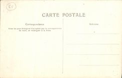 CPA Lourdes Brancardiers et Malades Devant les Piscines