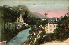 CPA Lourdes Vue sur le Gave et la Basilique