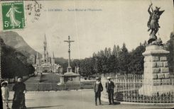 CPA Lourdes Saint Michel et l Esplanade