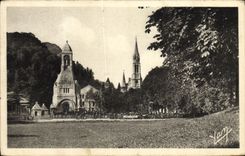 CPA Lourdes Monument Interailie et la Basilique