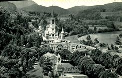 CPA Lourdes La Basilique et la Monument Interallie