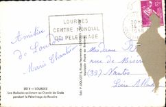 CPM Lourdes Les malades Assistant au Chemin de Croix pendant le Pelerinage du Rosaire