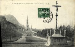 CPA Lourdes La Basilique et la Croix des Bretons