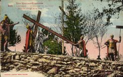 CPA Lourdes 11eme station du calvaire Jesus est charge de sa croix