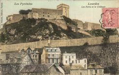 CPA Lourdes Les Forts et le Chateau