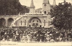 CPA Lourdes La Benediction du Tres Saint Sacrement