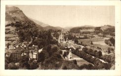 CPA Lourdes Vue d ensemble sur la Basilique er le Calvaire prise du Chateau Fort