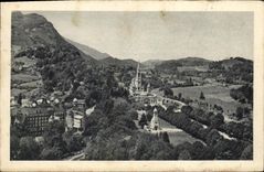 CPA Lourdes Vue d ensemble sur la Basilique et les Calvaire prise du Chateau Fort